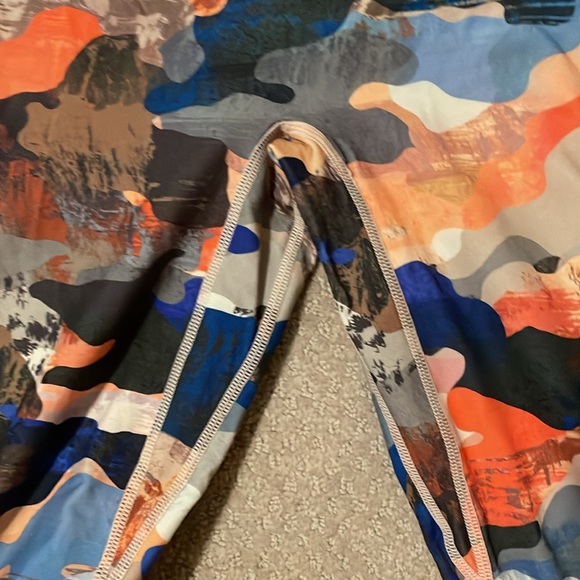 Colorful Fabletics legging in women’s small in great condition. - Picture 3 of 3